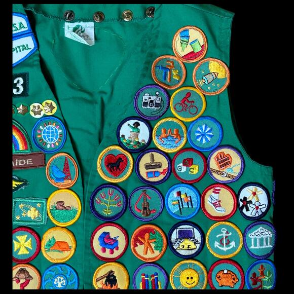 Vintage 80s Girl Scouts Vest 74 Patches 13 Pins Nation’s Capitol 713 - Picture 3 of 11